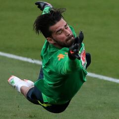 Alisson mejora en cifras a Karius y Mignolet bajo los palos