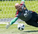 ¿Al Real Madrid?: Las mejores atajadas de Pepe Reina