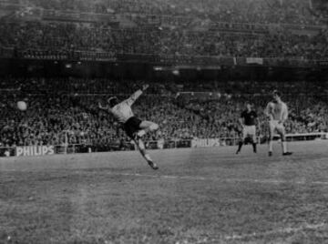 Gran escenario de finales. El 28 de mayo de 1969 se volvió a jugar la final de la Copa de Europa. Esta vez entre el Milan y el Ajax.