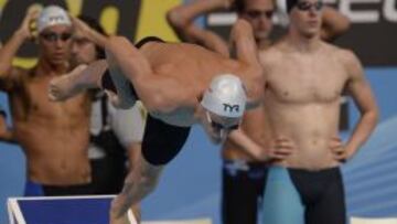 El franc&eacute;s Yannick Agnel salta en su relevo de 4x200 libre.