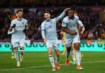 Semenyo celebra el único gol del Bournemouth ante el Wolves.