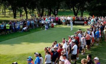 La emoción estuvo servida hasta el final, pero fue Rory Mcllroy quien finalmente decantó la balanza de su parte y se alzó con la victoria en el Bridgestone Invitational de Akron, relegando a Sergio García a un meritorio segundo puesto. 