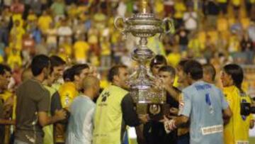 El Cádiz, con el Trofeo.