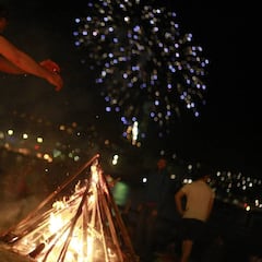 Noche de San Juan 2022: origen, significado de las hogueras, rituales y qué se quema del 23 al 24 de junio
