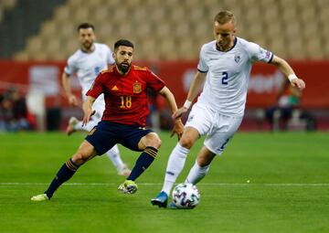 Hadergjonaj y Jordi Alba.