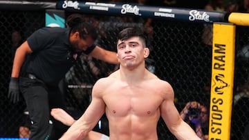 Kevin Vallejos tras noquear a Josh Emmett en el UFC Vegas 114.