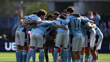 Los jugadores del Celta hacen piña antes de enfrentarse al Friburgo en Balaídos