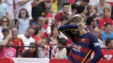 Piqué, lamentándose.