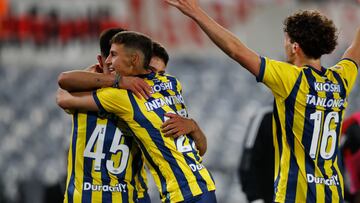 Soccer Football - Primera Division - River Plate v Rosario Central - Monumental Antonio Vespucio Liberti, Buenos Aires, Argentina - October 16, 2022 Rosario Central's Alejo Veliz celebrates scoring their second goal with teammates REUTERS/Agustin Marcarian