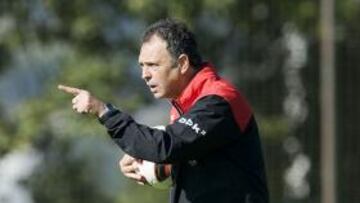 Caparrós: "Yo entreno, no soy candidato de nadie"