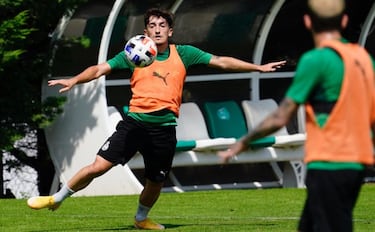 El Racing ficha a Unai Medina, lateral derecho del Logro?¨¦s