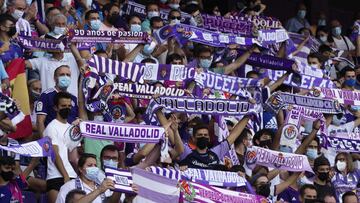 12/09/21 PARTIDO DE SEGUNDA DIVISION SMARTBANK REAL VALLADOLID - TENERIFE AFICIONADOS SEGUIDORES BUFANDAS