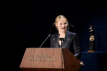 La princesa Leonor, durante su discurso en la gala de la 44º edición de los Premios Princesa de Asturias, en el teatro Campoamor.