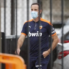 Voro dirige su primera sesión con Anil Murthy en la grada