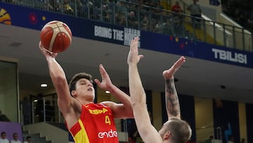 Basketball - EuroBasket Championship - Group A - Montenegro v Spain - Tbilisi Arena, Tbilisi, Georgia - September 6, 2022 Spain's Jaime Pradilla in action with Montenegro's Bojan Dubljevic REUTERS/Irakli Gedenidze