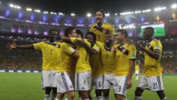 Colombia celebra el segundo gol de James en la victoria ante Uruguay en los octavos de final del Mundial. 