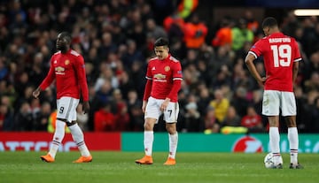 Alexis Sánchez y el Manchester United cayeron por 1-2 en el partido de vuelta de octavos de final ante el Sevilla, y quedó fuera de la Champions League.