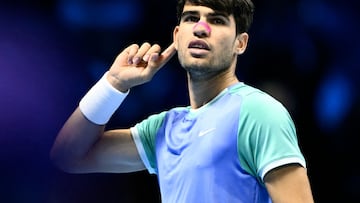 Carlos Alcaraz reacciona ante Andrey Rublev en las ATP Finals.