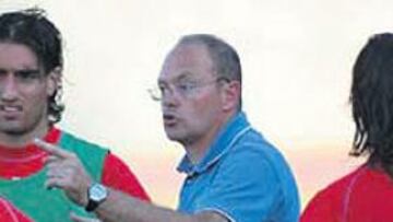 <b>DE LARGO. </b>Pepe Mel se estrena hoy en partido oficial como técnico del Rayo.