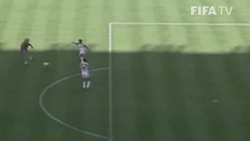 El Pibe marca a Emiratos Arabes en el Italia 90