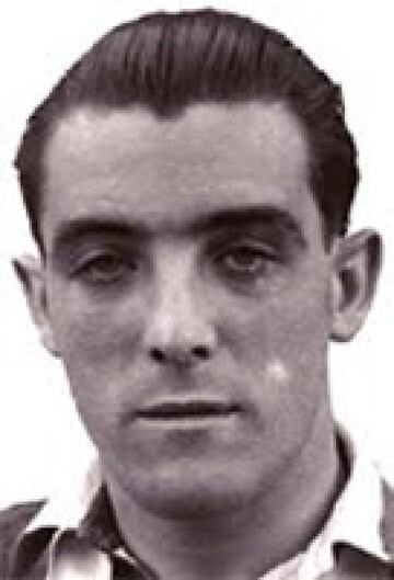 Desde la temporada de 1931/32 hasta la 1934/35 estuvo en las filas del Valencia, tras ello disputó una temporada como rojiblanco.