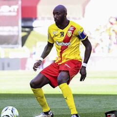 El Lens sobrevive con diez en su estadio frente al Nantes