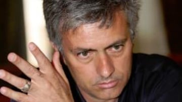 <b>A LA PALESTRA. </b>El técnico portugués rompió su silencio para proteger de los ataques a su jugador.