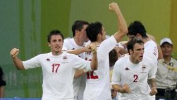 Los jugadores serbios celebran el gol del empate ante Australia