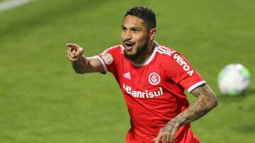 Soccer Football - Brasileiro Championship - Coritiba v Internacional - Couto Pereira Stadium, Curitiba, Brazil - August 8, 2020   Internacional&#039;s Paolo Guerrero celebrates scoring their first goal, following the resumption of play behind closed doors