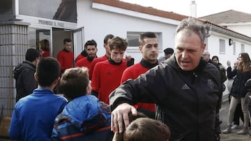 Caparrós, antes de un entrenamiento con Osasuna.