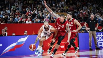 Evan Fournier supera a la defensa Alemania durante el Mundial de China.