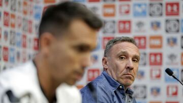 Santiago, 4 febrero 2019
El Gerente deportivo de Colo Colo, Marcelo Espina, presenta al nuevo refuerzo del Cacique, Pablo Mouche, en el Estadio monumental.
Javier Torres/Photosport
