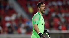 Los 4 arqueros que reemplazaron a Bravo en Eliminatorias