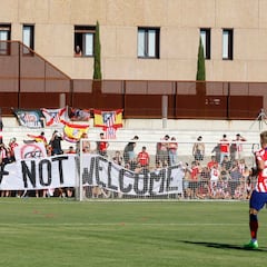 Cristiano se ríe de la pancarta de los aficionados del Atlético