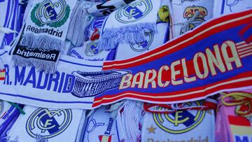 MADRID, SPAIN - OCTOBER 25: Merchandise goes on sale prior to kickoff during the La Liga match between Real Madrid CF and FC Barcelona at Estadio Santiago Bernabeu on October 25, 2014 in Madrid, Spain. (Photo by Gonzalo Arroyo Moreno/Getty Images) BUFA