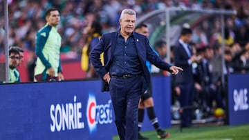 Javier Aguirre se niega al cambio