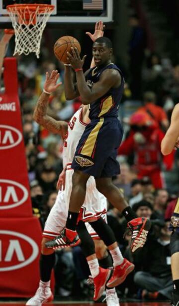 Jrue Holiday, fractura en la tibia de la pierna derecha, podría llegar al comienzo de la temporada con los New Orleans Pelicans.