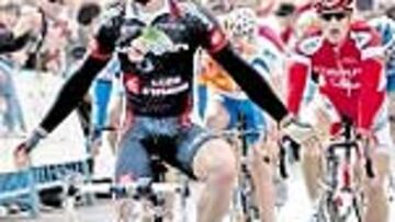 Isaac Gálvez ganó sobrado.