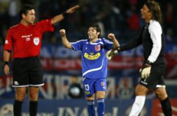 'Pepe' Rojas festejando en la U, en la temporada 2007.