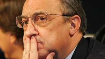 <b>"EL FÚTBOL LO HIZO EL BARÇA".</B> El mandatario madridista opinó que los de Rijkaard hicieron méritos para pasar la eliminatoria.