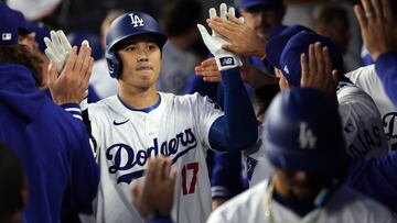 Los Angeles (United States), 02/04/2024.- Los Angeles Dodgers Shohei Ohtani (L) high fives teammates after hitting an RBI during the first inning of the MLB baseball game between the Los Angeles Dodgers and the San Francisco Giants in Los Angeles, California, USA, 01 April 2024. EFE/EPA/ALLISON DINNER
