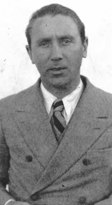 Como futbolista se curtió en los campos del norte de España en los años treinta. Ya como entrenador estuvo en primera fila hasta casi rozar los 70 años. Sumó dos Copas. Una con el Real Madrid en 1947. La segunda fue once años después, en 1958, con el Athletic curiosamente ganada a su Real Madrid.