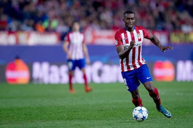 
El Atlético quería repetir la operación de Falcao cuatro años después. Fichar al delantero colombiano del Oporto cuyos números asombraban a Europa. Sin embargo, el resultado fue muy diferente. En sus tres años en Portugal había conseguido 31, 29 y 32 goles. En el Atlético hizo tres antes de salir en enero de 2016 a China. Eso sí, recibió algo más de los 35 millones invertidos. Actualmente es cantante de rap religioso.
