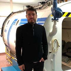 Cristian acelera los plazos en una cámara hiperbárica