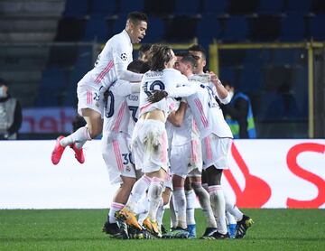 0-1. Ferland Mendy celebró el primer gol.