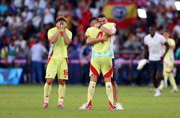 Los jugadores españoles celebran la victoria que les otorga la medalla de oro en los Juegos Olímpicos.