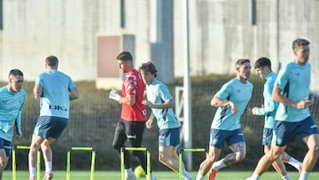 Sesión en Lezama sin Laporte y Paredes