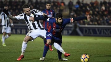 Partido entre el Huesca y el Oviedo.