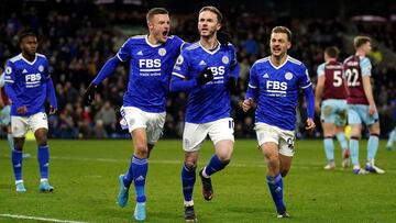 01 March 2022, United Kingdom, Burnley: Leicester City's James Maddison (C) celebrates scoring his side's first goal during the English Premier League soccer match between Burnley and Leicester City at Turf Moor. Photo: Martin Rickett/PA Wire/dp