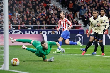 Griezmann amplió la ventaja con un disparo certero dentro del área, culminando una jugada rápida que desbordó a la defensa azulgrana.